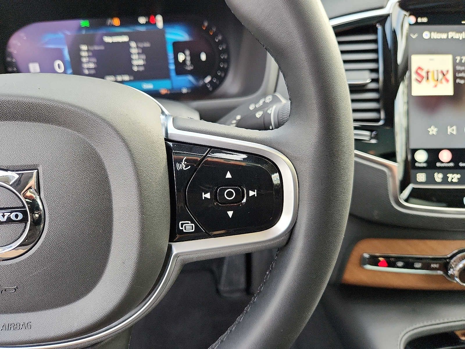 Certified 2023 Volvo XC90 B6 Plus AWD/4WD image 20