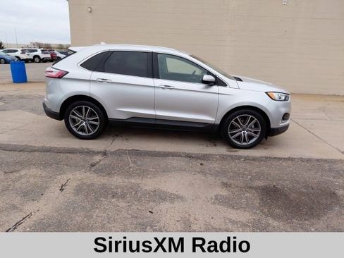 Used 2019 Ford Edge Titanium image 3