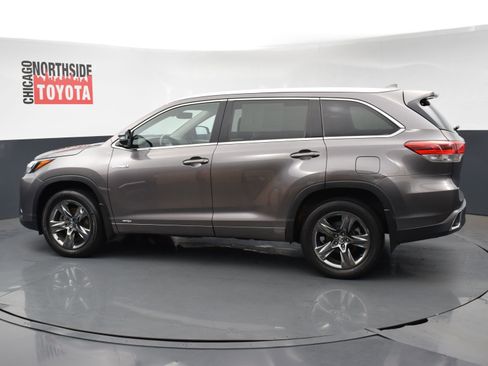 Used 2017 Toyota Highlander Limited Platinum image 2