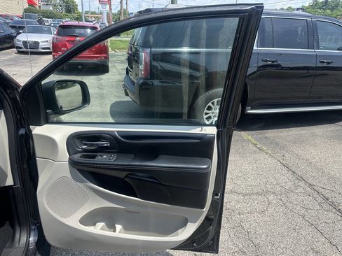 Used 2019 Dodge Grand Caravan SXT image 16