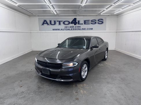 Used 2019 Dodge Charger SXT image 1