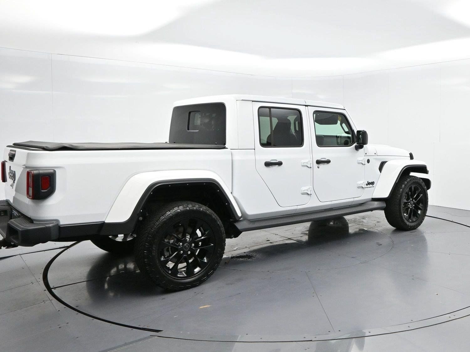 Used 2025 Jeep Gladiator Sport AWD/4WD image 7