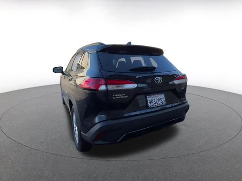 Used 2025 Toyota Corolla Cross LE image 11
