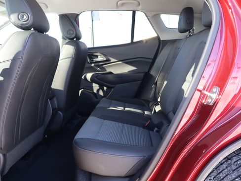 Used 2025 Chevrolet Trax LT w/ LT Convenience Package image 11