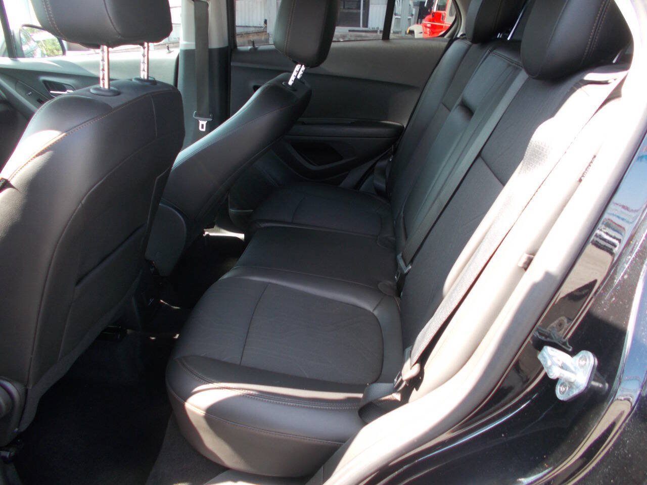 Used 2021 Chevrolet Trax LT w/ Driver Confidence Package FWD image 6