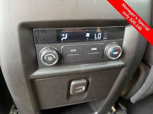 Used 2023 Chevrolet Traverse LT FWD image 11