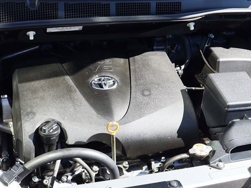 Used 2017 Toyota Sienna SE Premium image 65