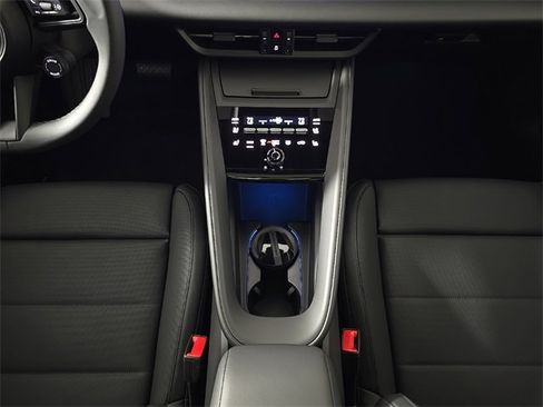 Certified 2025 Porsche Macan Electric image 22