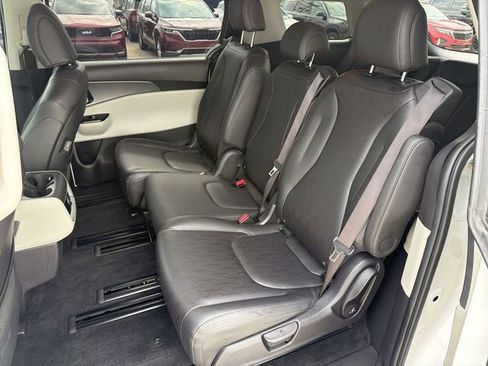 Used 2023 Kia Carnival LX FWD image 23