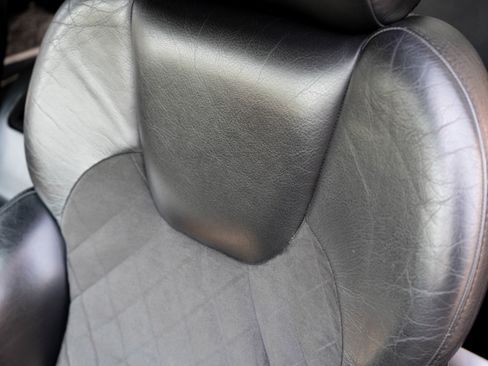 Used 2002 Aston Martin Vanquish image 25