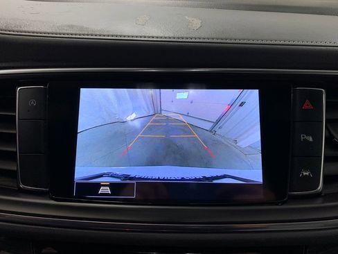 Used 2022 Buick Enclave Essence image 8