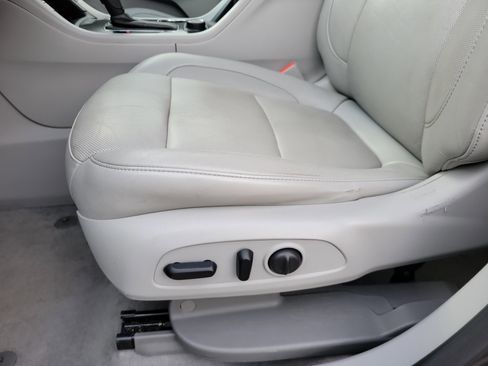 Used 2018 GMC Acadia SLT image 15