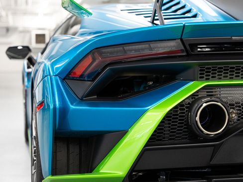 Used 2022 Lamborghini Huracan STO RWD image 36