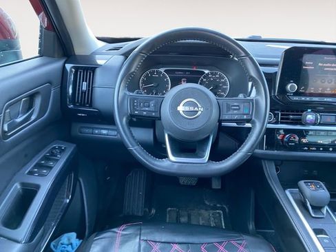 Used 2024 Nissan Pathfinder SV w/ SV Premium Package image 12