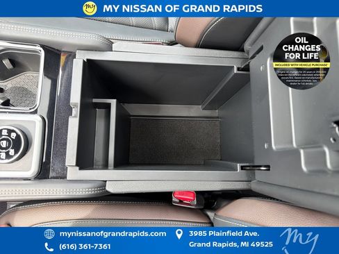 Used 2025 Nissan Pathfinder Platinum AWD/4WD image 31