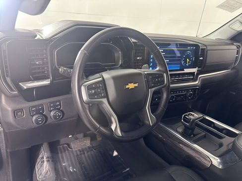 Used 2022 Chevrolet Silverado 1500 LTZ w/ LTZ Convenience Package II AWD/4WD image 15