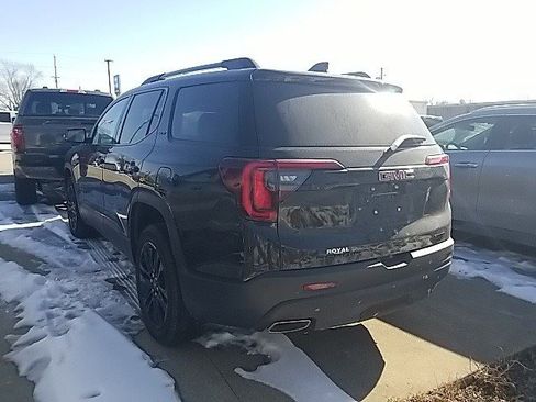 Certified 2023 GMC Acadia SLT w/ Elevation Edition image 8