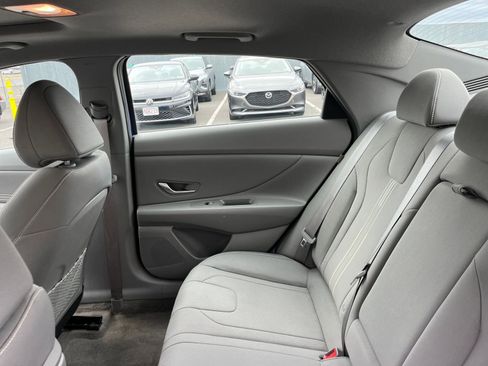 Used 2025 Hyundai Elantra SEL image 38