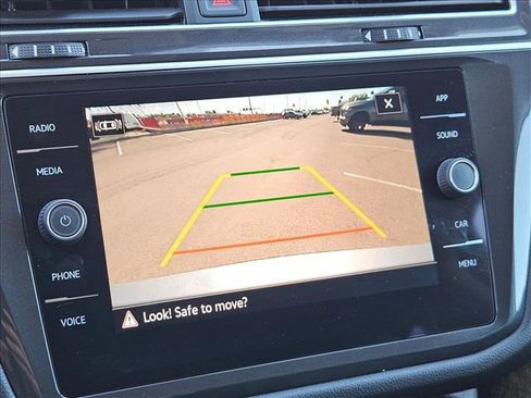 Used 2024 Volkswagen Tiguan SE image 13