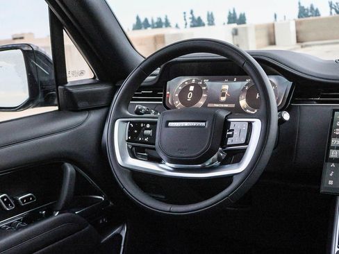 New 2025 Land Rover Range Rover Long Wheelbase SE image 28