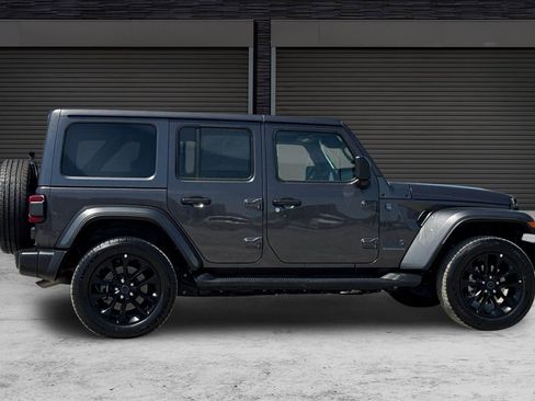 Used 2025 Jeep Wrangler Unlimited Sahara AWD/4WD image 3