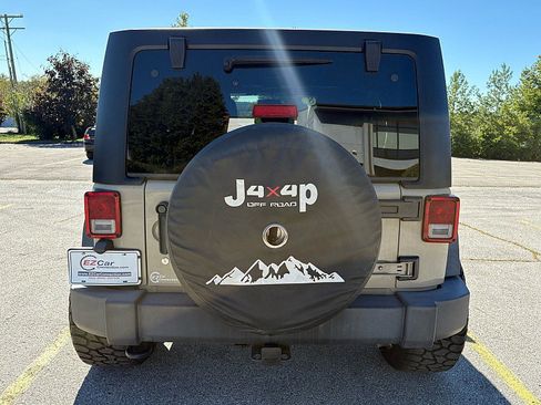 Used 2018 Jeep Wrangler Unlimited Sport S image 7