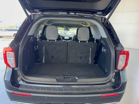 Certified 2022 Ford Explorer XLT w/ Equipment Group 202A RWD image 7