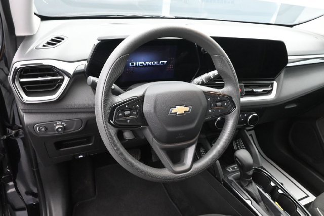 Used 2025 Chevrolet TrailBlazer LT AWD/4WD image 24