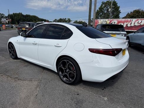 Used 2022 Alfa Romeo Giulia Ti w/ Active Assist Plus Package RWD image 11