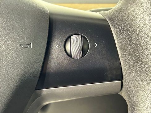 Used 2021 Tesla Model Y Long Range image 26