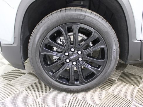 Used 2023 GMC Acadia SLT w/ Elevation Edition image 40