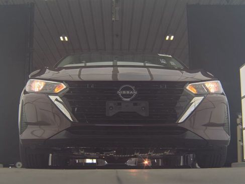 Used 2024 Nissan Sentra SV image 3