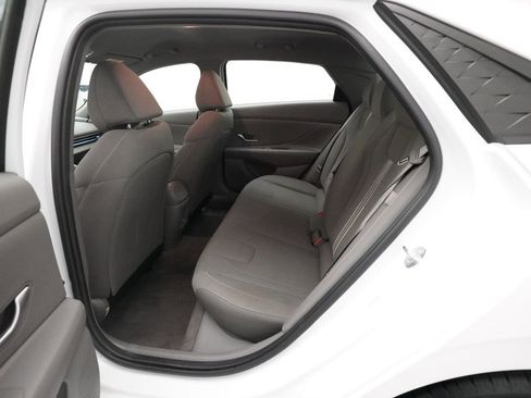 Used 2024 Hyundai Elantra SEL FWD image 15