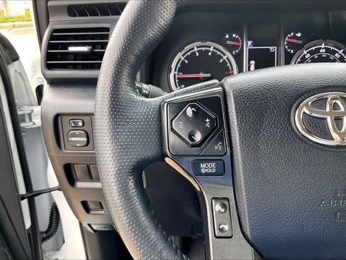 Used 2024 Toyota 4Runner TRD Off-Road Premium w/ Moonroof Package AWD/4WD image 23
