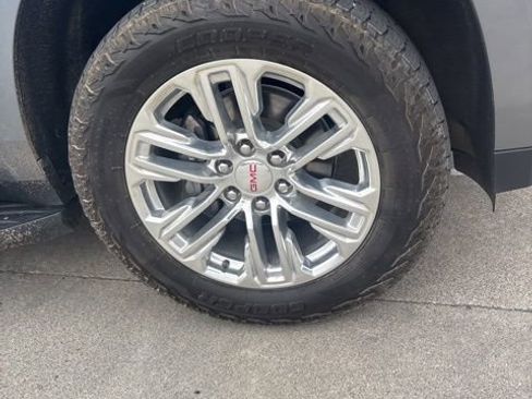 Used 2022 GMC Yukon SLT w/ SLT Luxury Package image 2