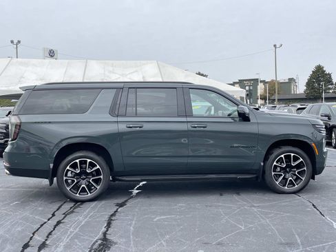 Used 2025 Chevrolet Suburban RST w/ Comfort Package image 8