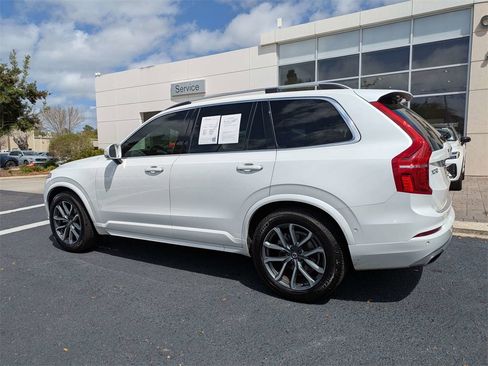 Used 2017 Volvo XC90 T6 Momentum w/ Vision Package image 4
