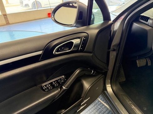 Used 2017 Porsche Cayenne S image 23