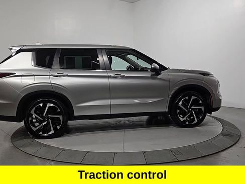 Used 2023 Mitsubishi Outlander SE image 6