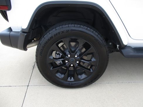Used 2025 Jeep Wrangler Unlimited Sahara AWD/4WD image 14