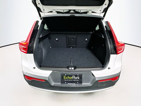 Used 2025 Volvo XC40 B5 Plus image 30