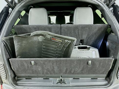 Used 2020 Land Rover Discovery SE image 39