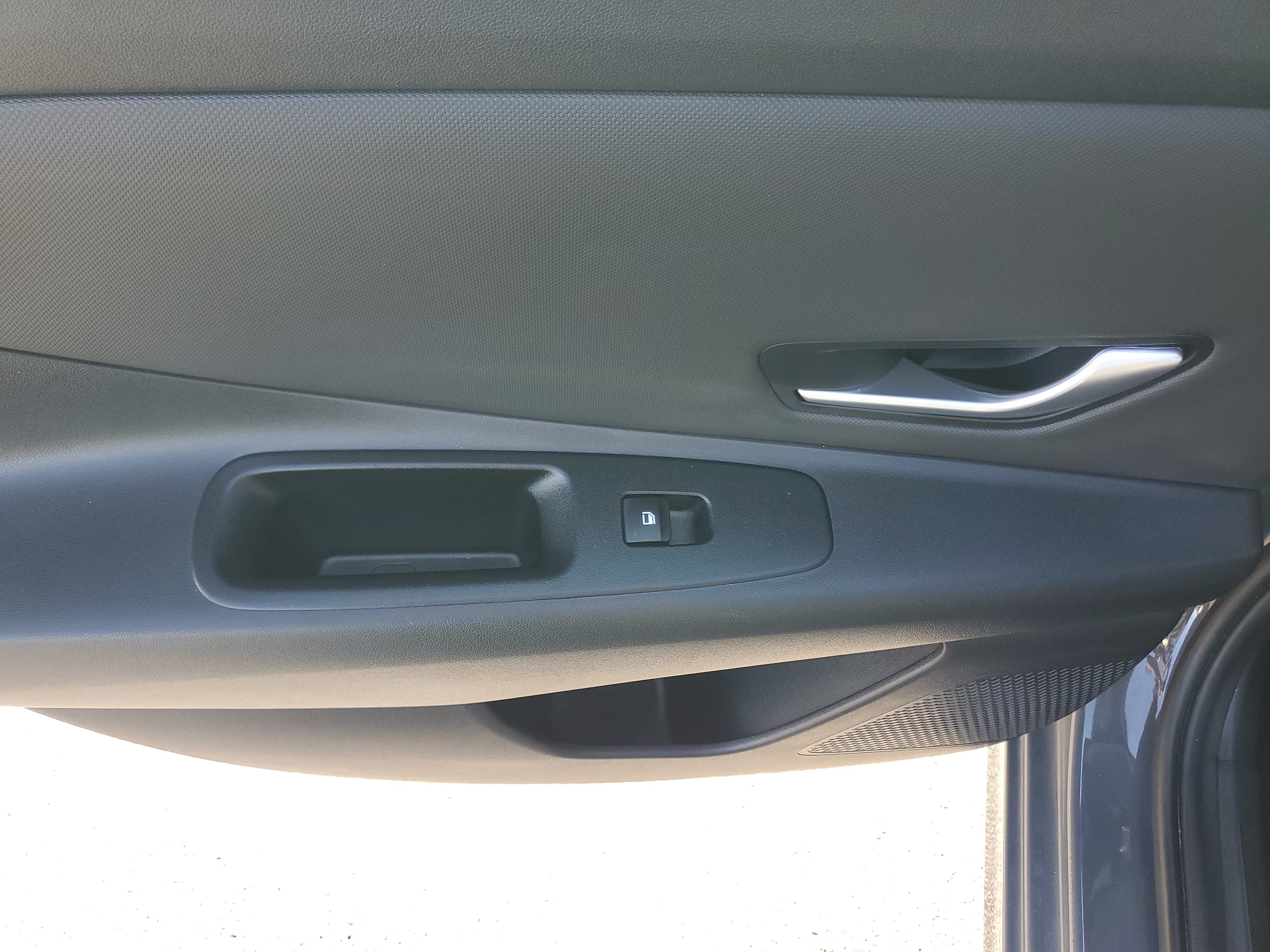 Used 2025 Hyundai Elantra SEL FWD image 11