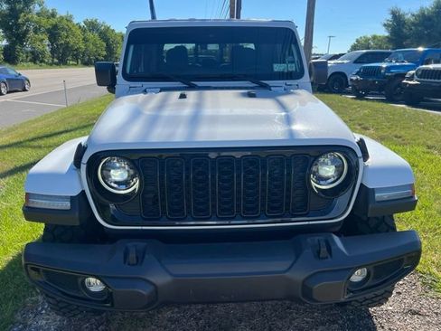Used 2024 Jeep Gladiator Sport AWD/4WD image 23
