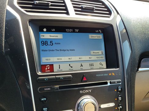 Used 2018 Ford Explorer Limited image 26