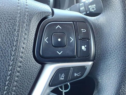 Used 2018 Toyota Highlander LE image 26