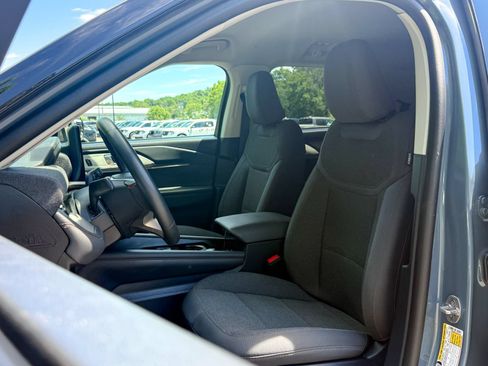 Certified 2025 Ford Explorer Active AWD/4WD image 17