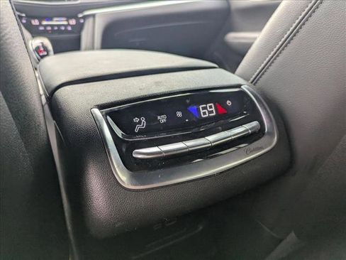 Used 2024 Cadillac XT6 Luxury image 13