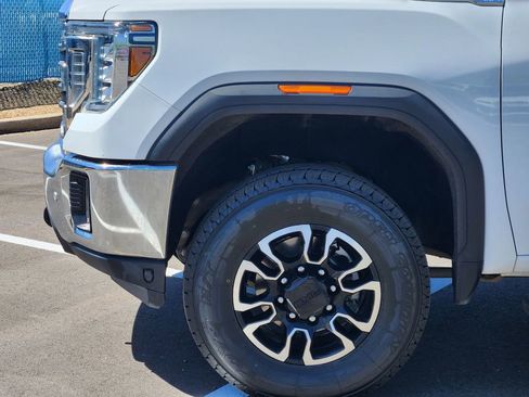 Used 2020 GMC Sierra 3500 SLT w/ Technology Package AWD/4WD image 11
