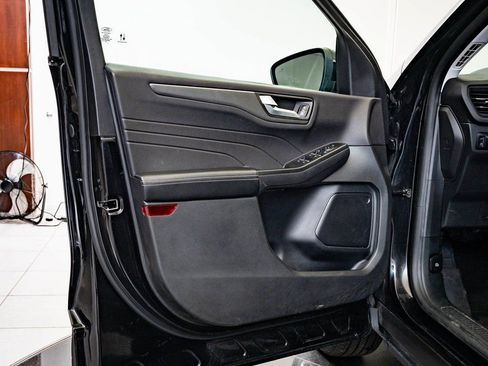 Used 2024 Ford Escape SE w/ Class II Trailer Tow Package FWD image 25